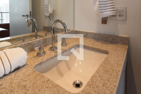 Banheiro  de apartamento à venda com 1 quarto, 26m² em Vila Nova Conceição, São Paulo