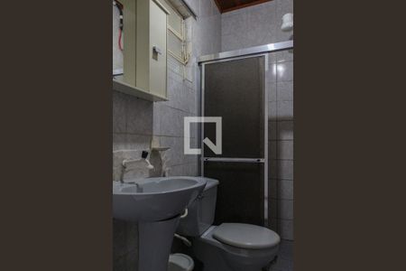 Banheiro de casa para alugar com 1 quarto, 50m² em Santo Antônio, Porto Alegre