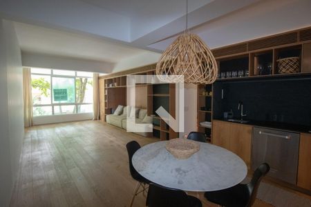 Sala de apartamento à venda com 2 quartos, 110m² em Leblon, Rio de Janeiro