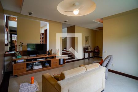 Sala de casa de condomínio à venda com 4 quartos, 350m² em Itaipu, Niterói