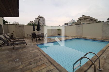 Apartamento à venda com 190m², 3 quartos e 2 vagas Apartamento à venda com 190m², 3 quartos e 2 vagasÁrea comum - Piscina