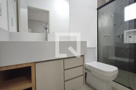 Banheiro Suíte de casa de condomínio para alugar com 3 quartos, 202m² em Swiss Park, Campinas