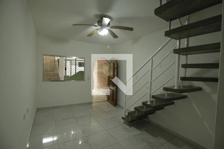 Sala de casa para alugar com 2 quartos, 55m² em Vila Romano, São Paulo