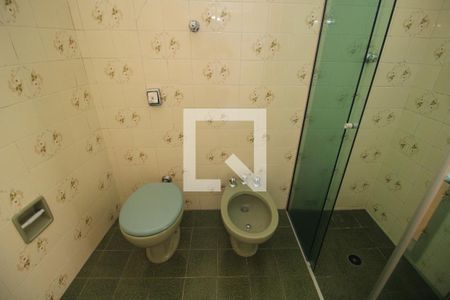 Casa à venda com 212m², 4 quartos e 4 vagasBanheiro da Suíte - Quarto 1 