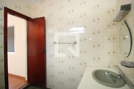 Casa à venda com 212m², 4 quartos e 4 vagasBanheiro da Suíte - Quarto 1 