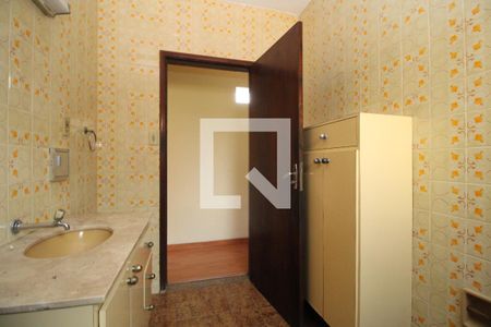 Casa à venda com 212m², 4 quartos e 4 vagasBanheiro