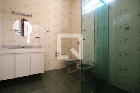 Casa à venda com 212m², 4 quartos e 4 vagasBanheiro da Suíte - Quarto 1 