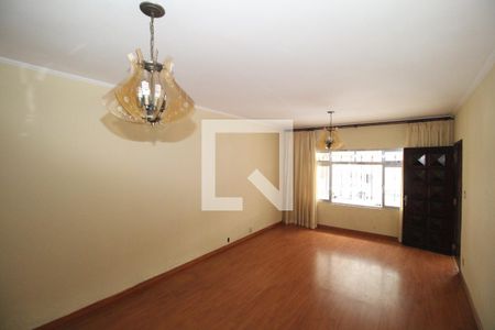 Casa à venda com 212m², 4 quartos e 4 vagasSala  