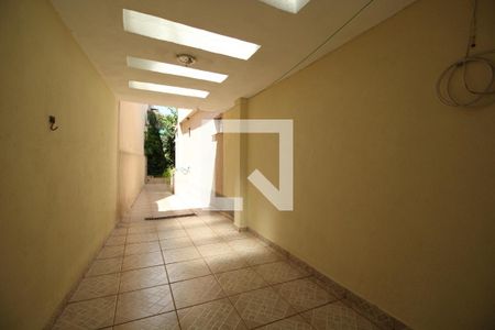 Casa à venda com 212m², 4 quartos e 4 vagasQuintal