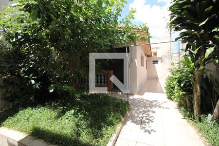 Casa à venda com 212m², 4 quartos e 4 vagasQuintal