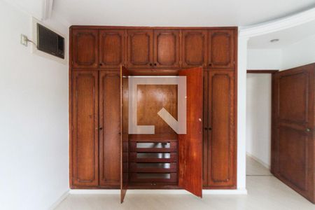 Casa à venda com 288m², 3 quartos e 3 vagasQuarto