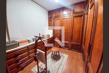 Casa à venda com 381m², 3 quartos e 6 vagasCloset