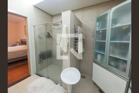 Casa à venda com 381m², 3 quartos e 6 vagasBanheiro