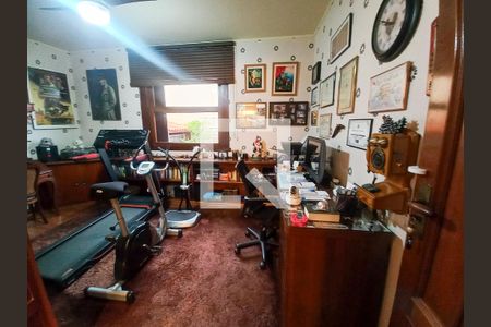 Casa à venda com 381m², 3 quartos e 6 vagasAcademia