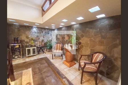 Casa à venda com 381m², 3 quartos e 6 vagasSala