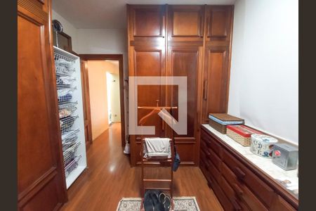 Casa à venda com 381m², 3 quartos e 6 vagasCloset