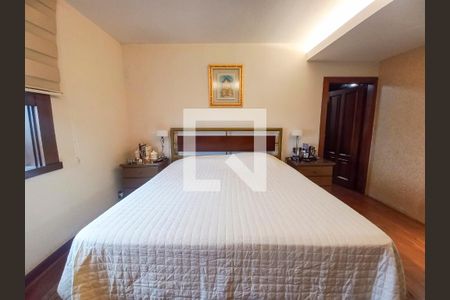 Casa à venda com 381m², 3 quartos e 6 vagasquarto