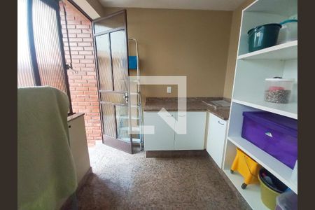 Casa à venda com 381m², 3 quartos e 6 vagasLavanderia