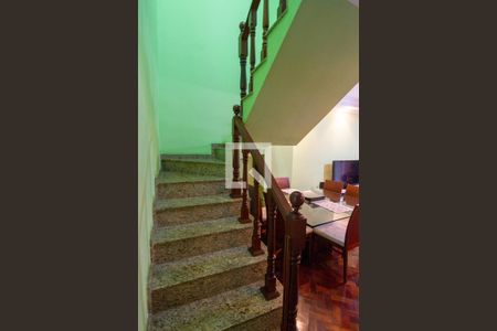 Escada de casa à venda com 2 quartos, 96m² em Vila Milton, Guarulhos