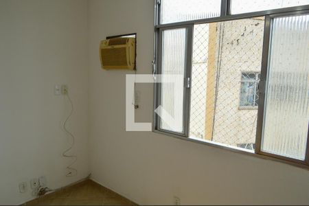 Quarto vista de apartamento para alugar com 2 quartos, 56m² em Taquara, Rio de Janeiro