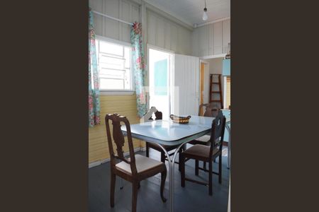 Casa para alugar com 218m², 2 quartos e 2 vagasCozinha