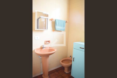 Casa para alugar com 218m², 2 quartos e 2 vagasBanheiro