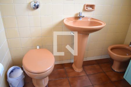 Casa para alugar com 218m², 2 quartos e 2 vagasBanheiro