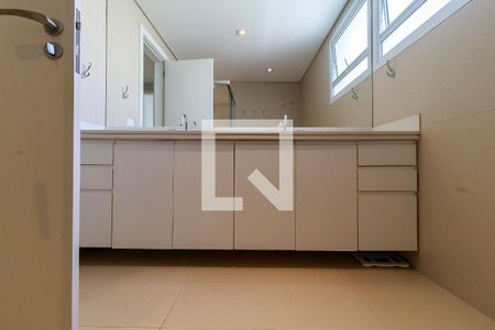 Apartamento à venda com 236m², 3 quartos e 3 vagasBanheiro 2