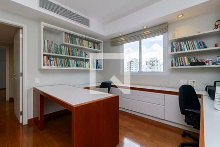 Apartamento à venda com 236m², 3 quartos e 3 vagasEscritório