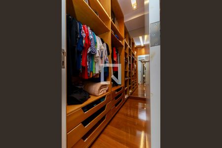 Apartamento à venda com 236m², 3 quartos e 3 vagasSuíte - Closet