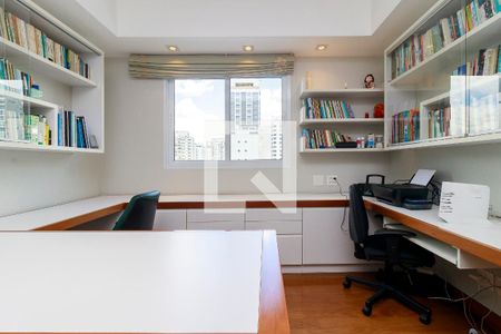 Apartamento à venda com 236m², 3 quartos e 3 vagasEscritório