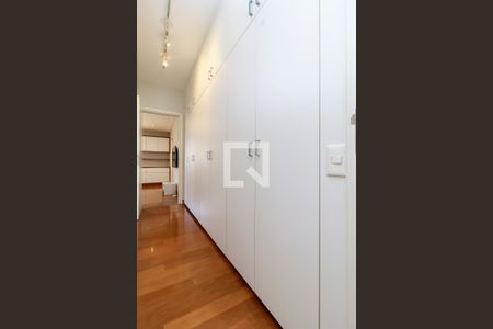 Apartamento à venda com 236m², 3 quartos e 3 vagasRoupeiros