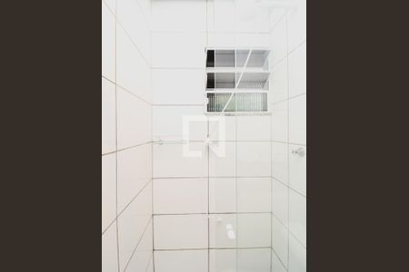 Banheiro de kitnet/studio para alugar com 1 quarto, 25m² em Vila Medeiros, São Paulo