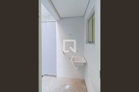 Casa à venda com 69m², 2 quartos e 1 vagaÁrea de serviço 