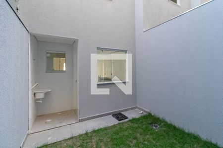 Casa à venda com 70m², 2 quartos e 1 vagaQuintal