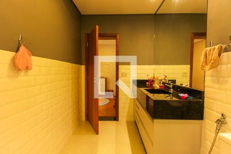 Casa à venda com 420m², 4 quartos e 3 vagasBanheiro da Suíte 2