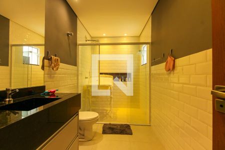 Casa à venda com 420m², 4 quartos e 3 vagasBanheiro da Suíte 2