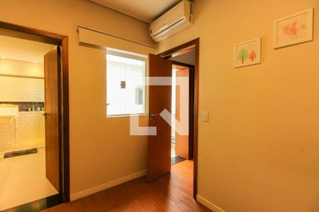 Casa à venda com 420m², 4 quartos e 3 vagasSuíte 2