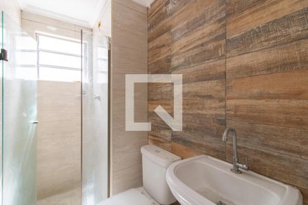 Banheiro de apartamento para alugar com 2 quartos, 46m² em Parque Renato Maia, Guarulhos