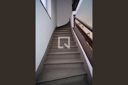 Casa para alugar com 340m², 4 quartos e 3 vagasEscada