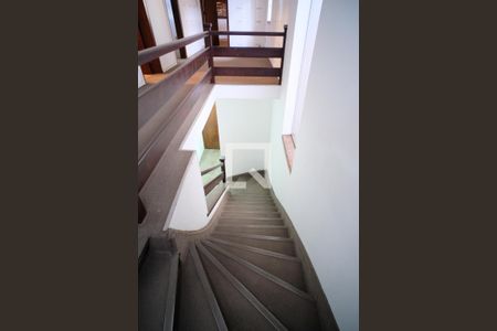 Casa para alugar com 340m², 4 quartos e 3 vagasEscada