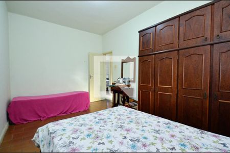 Casa à venda com 246m², 6 quartos e 4 vagas Casa à venda com 246m², 6 quartos e 4 vagasQuarto 1