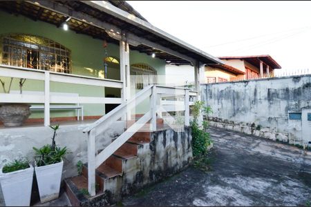 Casa à venda com 246m², 6 quartos e 4 vagas Casa à venda com 246m², 6 quartos e 4 vagasÁrea externa