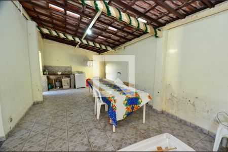 Casa à venda com 246m², 6 quartos e 4 vagas Casa à venda com 246m², 6 quartos e 4 vagasÁrea de Serviço