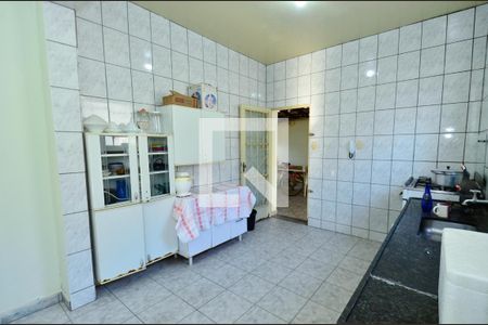 Casa à venda com 246m², 6 quartos e 4 vagas Casa à venda com 246m², 6 quartos e 4 vagasCozinha