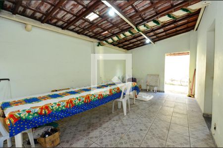 Casa à venda com 246m², 6 quartos e 4 vagas Casa à venda com 246m², 6 quartos e 4 vagasÁrea de Serviço