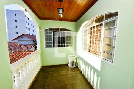 Casa à venda com 246m², 6 quartos e 4 vagas Casa à venda com 246m², 6 quartos e 4 vagasVaranda 1