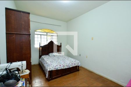 Casa à venda com 246m², 6 quartos e 4 vagas Casa à venda com 246m², 6 quartos e 4 vagasQuarto 1