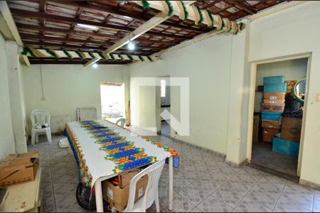 Casa à venda com 246m², 6 quartos e 4 vagas Casa à venda com 246m², 6 quartos e 4 vagasÁrea de Serviço