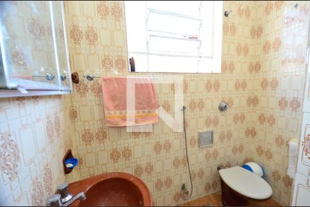 Casa à venda com 246m², 6 quartos e 4 vagas Casa à venda com 246m², 6 quartos e 4 vagasBanheiro social